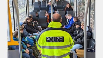 Bild: Bundespolizei/exb
PHK Josef Prill bei der Prävention