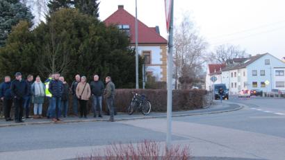Bild: fg
Der Bauausschuss des Hirschauer Stadtrats sucht nach einem möglichst kurzen, aber auch ungefährlicheren und behindertengerechten Überweg über die Nürnberger Straße außerhalb des direkten Kreuzungsbereichs.