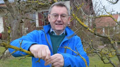 Bild: bö
Viel Freizeit verbringt er in seinem Garten. Aus dem ehemaligen Bürgermeister Josef Gilch ist ein begeisterter Apfelsortensammler geworden. Am Sonntag, 3. März feiert er seinen 65. Geburtstag.