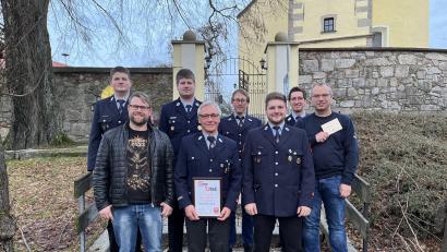 Bild: Feuerwehr Hohenthan/exb
Die Feuerwehr Hohenthan ehrte Mitglieder. Im Bild (von links) Markus Walter, Stefan Baier, Christian Walter, Hans Birkner, Marco Donhauser, Patrick Mauerer, Marco Frank und Roman Kirschbaum.