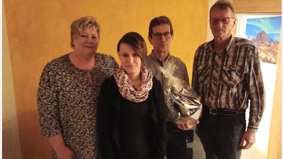 Bild: exb/Zimmermann
Vorsitzende Aurelia Zimmermann (links) und Stellvertreter Josef Hartmann (rechts) dankten dem scheidenden Kassier Josef Scheld. Dieses Amt hat nun Nadine Höchtl (Zweite von links) übernommen.