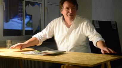 Bild: Kunz
Karl Bruckmaier bei der Lesung im Kunstverein.