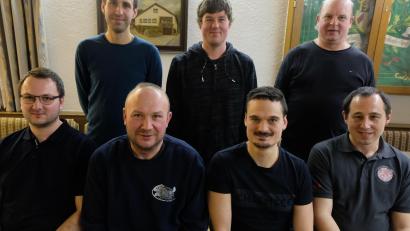Bild: le
Mit diesem Team geht der Flosser Steyr-Club die kommenden Aufgaben an: Sitzend, von links: Maximilian Bär, Wolfgang Bock, Andreas Bär und Tobias Witt. Stehend, von links: Johannes Pröls, Jonas Lederer und Joachim Wagner.