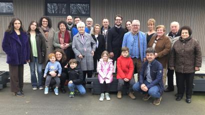 Bild: wro
Im Kreis ihrer großen Familie und bei guter Gesundheit feierte Maria Dutz (stehend, Siebte von links) im Sportzentrum in Wiesau ihren 95. Geburtstag.