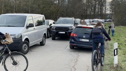 Bild: Gerhard Götz
Bei der Höllohe herrschte angesichts des strahlenden Vorfrühlingswetters am Sonntag Verkehrschaos.