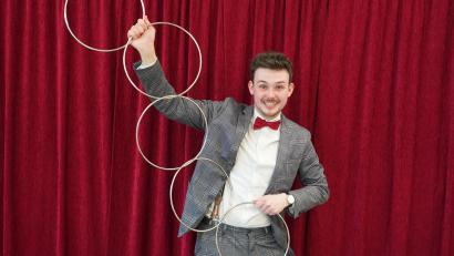 Bild: Meier, Marco
Marius Koslowski ist Zauberkünstler. Der 24-Jährige aus Pressath zaubert von Kindesbeinen an.