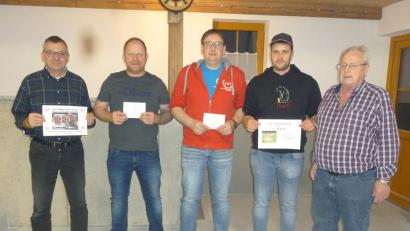 Bild: Feuerwehr Wetzldorf/exb
Die Gewinner des Preisschafkopfs (von links) Hubert Schinner, Tobias Panzer, Michael Janner und Johannes Götzl mit Organisator Willi Kraus.