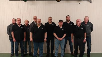 Bild: SRK Trevesen/exb
Mitglieder der SRK Trevesen mit der neuen Vereinskleidung.