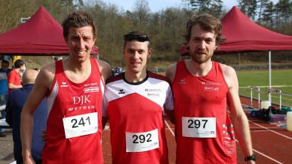 Bild: Pretzl
Die Herrensieger auf der Langstrecke mit (von links) Zweitplatziertem Sven Arnold (DJK Weiden, Sieger Marcel Kirchner (SWC Regensburg) und dem Dritten Kilian Schwarzensteiner (SWC Regensburg).