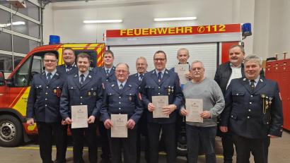 Bild: Matthias Wild/exb
Bei der Schwarzenbacher Wehr stand eine Reihe von Ehrungen an: (von links) Stefan Schmidkonz, Matthias Schiffl, Matthias Schedl, Matthias Wild, Karl-Heinz Schrems, Gregor Beer, Bernd Schmidkonz, Hubert Gleißner, Anton Franz, Michael Schedl, Thomas Schüssler.