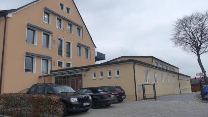 Bild: rn
Mit dem Schicksal der in den 1960erJahren erbauten Turnhalle befasste sich der Stadtrat. Architekt Karlheinz Beer hinterfragte deren Tragfähigkeit.