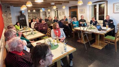 Bild: SPD Mitterteich/exb
Viele Zuhörer informierten sich im Mehrgenerationenhaus über das Thema Förderung von Photovoltaik-Anlagen.