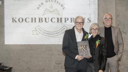 Bild: Alexander Feig
Alexander und Antonia Feig zusammen mit dem Amberger Verleger Jürgen Frischmann.