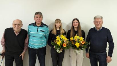 Bild: Andy Deml/exb
Verabschiedung mit (von links) Christkind-Beauftragter Alfred Graf, Nikolaus Anton Lord, Ersatz-Christkind und neue Christkind-Beauftragte Marina Brütting, Christkind Joleen Herrmann, Stadtverbandsvorsitzender Eugen Eckert.