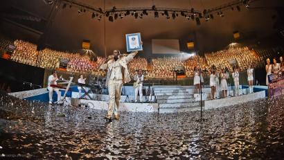 Bild: Mano Michael/exb
Mit dem größten Gospelchor der Welt stellte Mano Michael im Jahr 2011 einen Weltrekord auf.