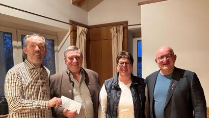 Bild: Angela Leistl, Kreishandwerkerschaft Amberg-Sulzbach/exb
Innungs-Obermeister Alfred Schuller (links) verabschiedete seinen bisherigen Stellvertreter Hans Weber (Zweiter von links). Neue stellvertretende Vorsitzende sind künftig Hans Roth und Ruth Herbst (von rechts).