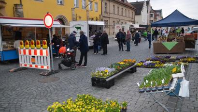 Bild: ak
Für den Fahrzeugverkehr war der Stadtplatz in Kemnath gesperrt. So konnten die Besucher in aller Ruhe einkaufen.