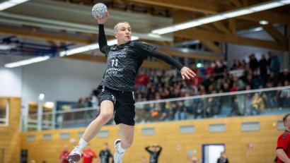 Bild: Günter Uschold
HSG-Linksaußen Peter Kemptner stellt sich in Erlangen auf ein intensives Spiel ein.