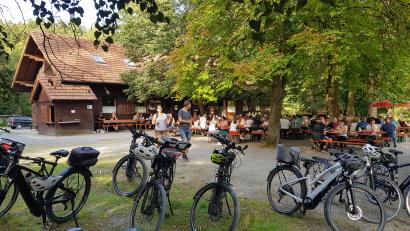 Archivbild: Benkhardt
Die Blockhütte im Waldnaabtal ist eines der beliebtesten Ausflugsziele in der Oberpfalz. Heuer wollen die Wirte aber nicht aufsperren.