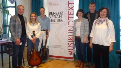 Bild: Bebbo Schuller/exb
Beim MUT-Benefizkonzert für das Frauenhaus im Café Grenzenlos sind über 550 Euro an Spenden zusammengekommen.