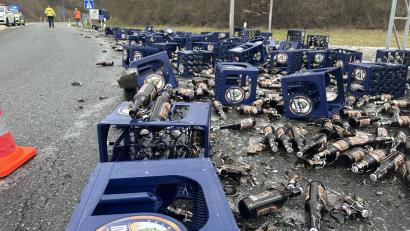 Bild: Melitta Burger
14 Tage nach dem Unfall auf der Auffahrt Richtung Bayreuth kracht es am Mittwoch auf der Anschlussstelle der A 70 bei Unterbrücklein in Richtung Bamberg.