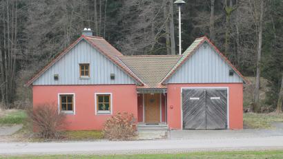 Archivbild: pi
Das Feuerwehrhaus in Neuenhammer ist zu klein, das Georgenberger Fahrzeug passt bei einem Zusammenschluss der Feuerwehren nicht hinein. Ein Neubau ist bereits in die Wege geleitet worden.
