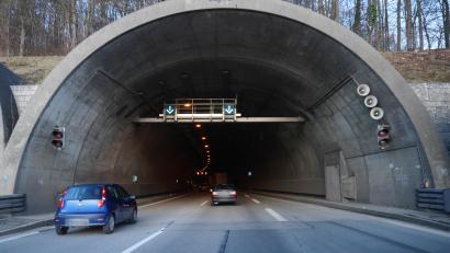Archivbild: Autobahn Südbayern / Felix Bonn
Engpass im ostbayerischen Autobahnverkehr: der Pfaffensteiner Tunnel bei Regensburg.