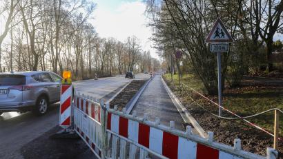 Bild: Wolfgang Steinbacher
Die Köferinger Straße in Amberg wurde am 14. Dezember offiziell wieder für den Verkehr freigegeben. Nach der Winterpause geht der Straßenausbau nun aber weiter.