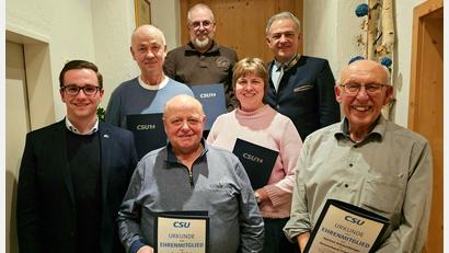 Bild: CSU Friedenfels/exb
Ehrungen bei der CSU: Im Bild von links Ortsvorsitzender Adrian Käß, Reinhard Zeitler, Ehrenmitglied Erwin Bächer, Wolfgang Härtl, Klaudia Tretter, Landrat Roland Grillmeier, Ehrenmitglied Helmut Schaumberger.