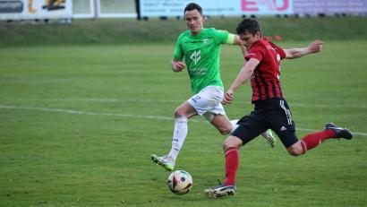 Bild: Dieter Jäschke
Benjamin Urban (rechts) vom SC Luhe-Wildenau gewann klar mit 4:0 gegen die SpVgg GW Deggendorf (links Niklas Hauner).