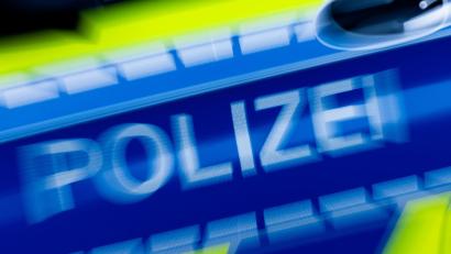 Symbolbild: Rolf Vennenbernd/dpa
Auf der panischen Suche nach seinem in einen Unfall verwickelten Großvater ist ein 21-Jähriger auf der A3 als Geisterfahrer unterwegs gewesen.