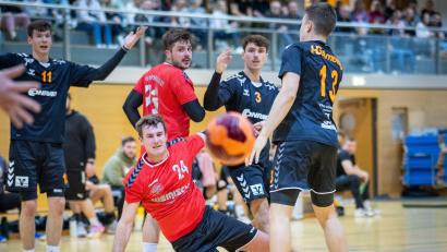 Bild: Guenter Uschold
Die Amberger Abwehr hat in dieser Situation alles im Griff. Am Ende gewann die HG souverän beim HV Oberviechtach.