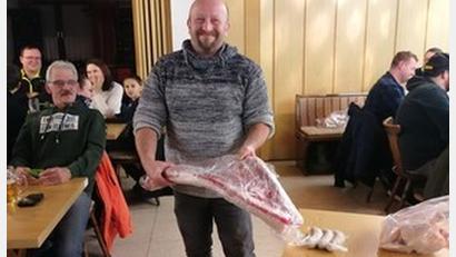 Bild: ATS Mitterteich/exb
Zahlreiche Preise gab es beim jüngsten Taubenmarkt wieder zu gewinnen.
