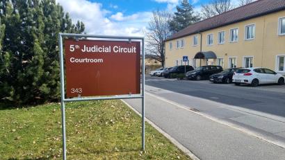 Bild: scm
Der Weg zum Gerichtssaal im "Judical Circuit". Das Gebäude in den Rose Baracks bei Vilseck selbst darf nicht fotografiert werden, die Sicherheitsauflagen in dem Prozess sind sehr hoch