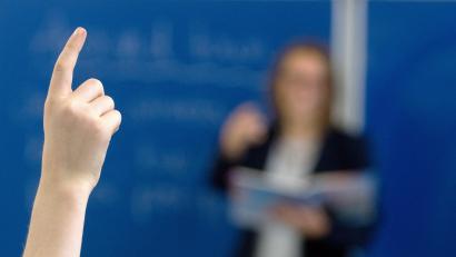 Symbolbild: Armin Weigel/dpa
Die zusätzlichen Deutsch- und Mathematikstunden seien wegen der "Pisa"-Ergebnisse auch für die Grünen erforderlich.