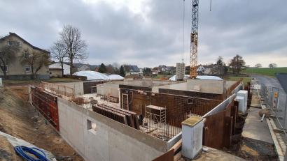 Bild: fks
Der Bau des Kellergeschosses für die Metzgerei mit Gastwirtschaft in Premenreuth ist deutlich vorangegangen. Die Kellerräume lassen sich bereits gut erkennen.