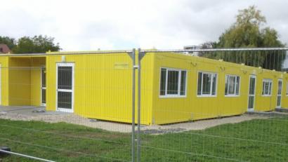 Bild: u
Der Neubau des Antonius-Kindergartens ist Thema beim CSU-Bürgergespräch. Seit September 2022 findet der Kindergartenbetrieb in Containern statt, die auf dem ehemaligen WE-Fußballplatz stehen.