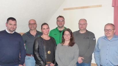 Bild: hme
Roland Gebhardt (Zweiter von rechts) folgt auf Helmut Hummer als Kassier, Melanie Skop (Dritte von links) ist neu in der Riege der Beisitzer.