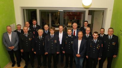 Bild: egl
Zahlreiche engagierte Feuerwehrleute hat der Kreisfeuerwehrverband bei seiner Verbandsversammlung in Ebermannsdorf ausgezeichnet.