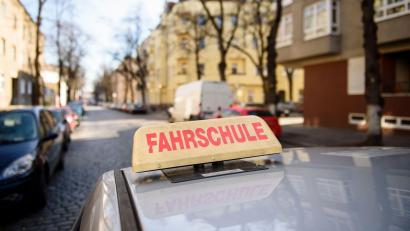 Bild: Gregor Fischer/dpa
Der TÜV-Verband hat neue Zahlen zur Führerscheinprüfung in Deutschland vorgelegt.