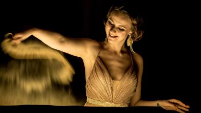 Bild: Hans Eder/exb
Die russische Queen of Sand beweist eine erstaunliche Präzision in ihrer Show.