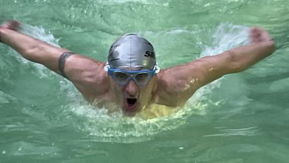 Bild: R. Oeckl
Rouven Oeckl beim Training im Pool.