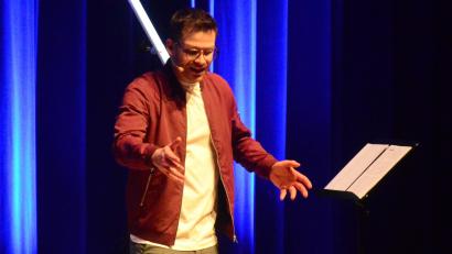Bild: Kunz
Martin Frank auf der Bühne der Max-Reger-Halle.