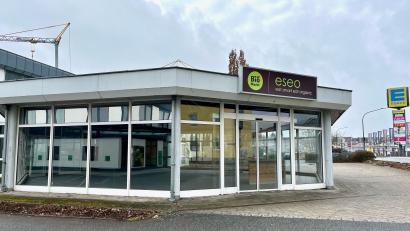 Bild: Gabi Schönberger
Anstelle von Lebensmitteln sollen in der Unteren Bauscherstraße in Weiden demnächst Autos verkauft werden.