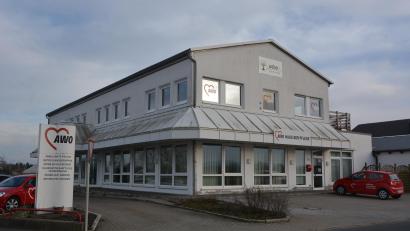 Bild: jr
Verkauft wurde das „AWO-Haus der Pflege“ in der Marktredwitzer Straße. Die Arbeiterwohlfahrt hat jetzt nur noch das Erdgeschoss gemietet. Im Obergeschoss ist bereits eine Ergotherapeut eingezogen, ein weiterer Mieter wird noch gesucht.