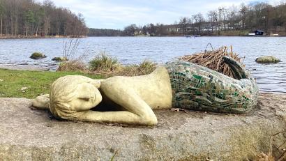 Bild: Evi Wagner
Die schlafende Meerjungfrau am Ufer des Hammersees bezaubert die Betrachter.