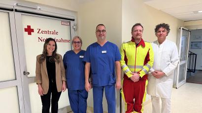 Bild: Sabina Hasenbank/exb
Das Team der Zentralen Notaufnahme an der Asklepios Klinik Burglengenfeld stellt sich in der Spitze neu auf: (von links) Kathrin Hofstetter, Tina Aletto, Dr. Florin Silviu Bodea, Christoph Reichenbächer, Dr. Josef Zäch.