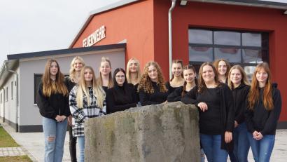 Bild: Feuerwehr Pleußen/exb
13 Festdamen werden die Feierlichkeiten zum 125-jährigen Bestehen der Feuerwehr Pleußen vom 24. bis zum 27. Mai begleiten.