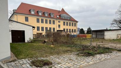 Bild: ihl
Bei einer Begehung im Vorfeld der Erweiterung des Feuerwehrhauses wurde am 6. März ein Knochenstück gefunden.