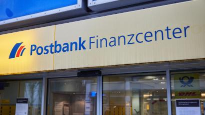 Symbolbild: Georg Wendt/dpa
Im aktuellen Tarifkonflikt ruft die Gewerkschaft Verdi die Beschäftigten der Postbank am Freitag und Samstag erneut zum Streik auf.